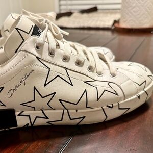 DOLCE & GABBANA MENS WHITE LOW TOP LEATHER SNEAKERS WITH STARS